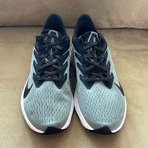Nike Zoom Winflo Gray and Black Running Shoes - Picture 2 of 6